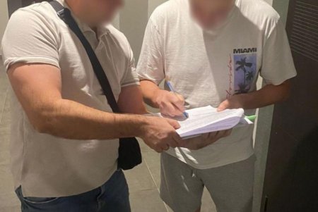 Директора порта «Южный» и двух его замов подозревают в незаконном получении надбавок к зарплате в 1,5 миллиона гривен (фото)