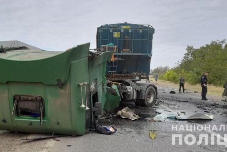 Полиция выясняет подробности утреннего ДТП и обеспечивает безопасность дорожного движения на данном участке дороги (фото)