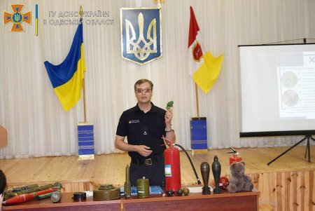 Для руководителей школ провели практические тренировки по действиям при сигнале «Воздушная тревога» и чрезвычайных ситуациях (фото)