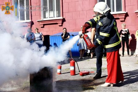 Для руководителей школ провели практические тренировки по действиям при сигнале «Воздушная тревога» и чрезвычайных ситуациях (фото)