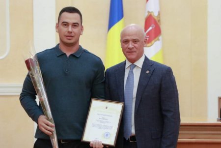 Мэр Одессы наградил сотрудников коммунальных служб города (фото)