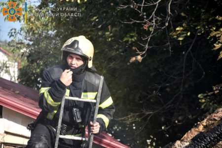 В результате пожара в частном доме отравление продуктами горения получила 19-летняя девушка (фото) 