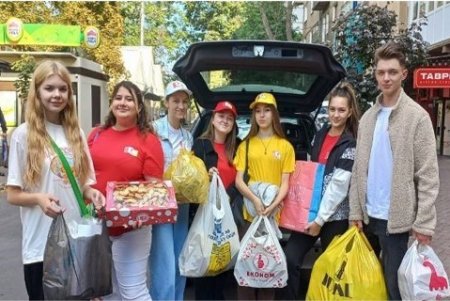 Одесские школьники, вместо покупки цветов на первое сентября, собрали помощь для ВСУ (фото)