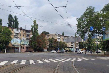 На Люстдорфской дороге обновили элементы дорожной инфраструктуры (фото)