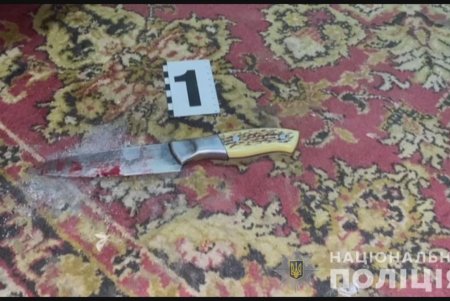 Во время семейной ссоры выпившая женщина ударила супруга ножом в спину: он скончался от кровопотери (фото, видео)