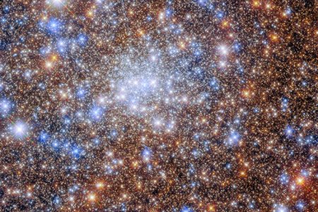 Hubble сделал яркий кадр звездного скопления вблизи центра нашей галактики