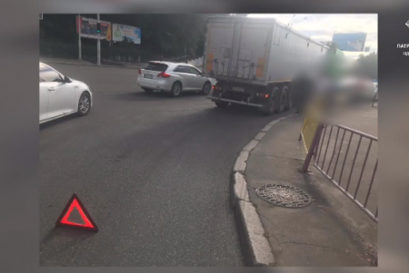 В Суворовском районе водитель грузовика сбил женщину на инвалидной коляске (фото)