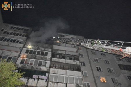 В Суворовском районе ночью горела квартира на седьмом этаже: погибли двое людей (фото, видео)