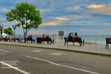 Коммунальные службы города наводят порядок на Трассе здоровья (фото)