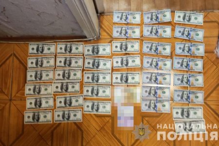 В Одессе отец с сыном переправляли через границу по поддельным документам уклонистов за четыре тысячи долларов США с человека