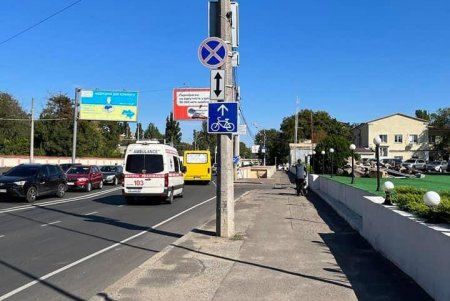 В Малиновском районе коммунальщики наносят свежую дорожную разметку и оборудуют велодорожки (фото)