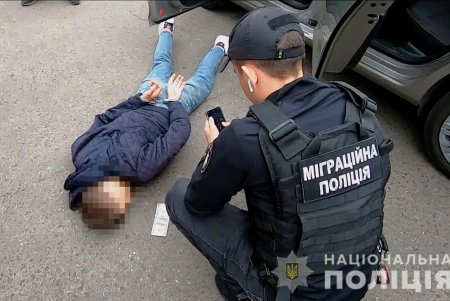 Уроженец Донецкой области продавал призывникам фиктивные справки за 6500 долларов США для использования при выезде за границу (фото, видео)