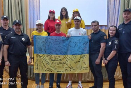 Спасатели, медики и полицейские провели совместный урок безопасности гимназии Приморского района (фото)