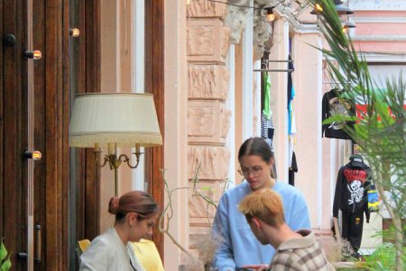 Боги и полубоги, нимфы, львы, драконы и ангелочки: фотопрогулка по одесскому «Пассажу» (фоторепортаж)