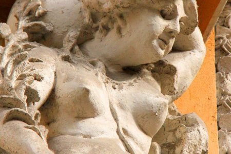 Боги и полубоги, нимфы, львы, драконы и ангелочки: фотопрогулка по одесскому «Пассажу» (фоторепортаж)