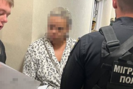 Одесситка вербовала женщин для занятия проституцией за границей, но ее «бизнес» прикрыли при попытке отправить в Швецию 24-летнюю девушку