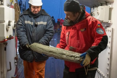 Ученые с исследовательского судна «Ноосфера», отправившегося в рейс из Одессы, представили первые результаты исследований в Антарктиде