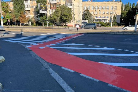 На перекрестке Канатной, Сегедской и проспекта Гагарина нанесена разметка для велопереездов (фото)