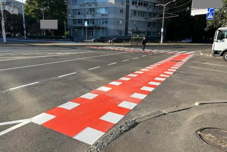 На перекрестке Канатной, Сегедской и проспекта Гагарина нанесена разметка для велопереездов (фото)