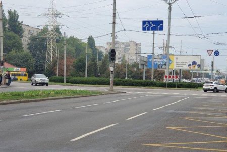 На Академика Глушко и Варненской нанесли дорожную разметку (фото)