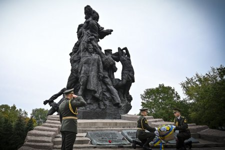 Президент почтил память жертв трагедии Бабьего Яра (фото)