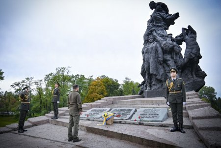 Президент почтил память жертв трагедии Бабьего Яра (фото)