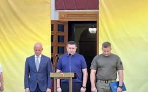 На Думской площади торжественно подняли Флаг города (видео)