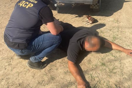Помогал призывникам за вознаграждение пересечь границу: одесские полицейские задержали организатора незаконного «трансфера» (фото)
