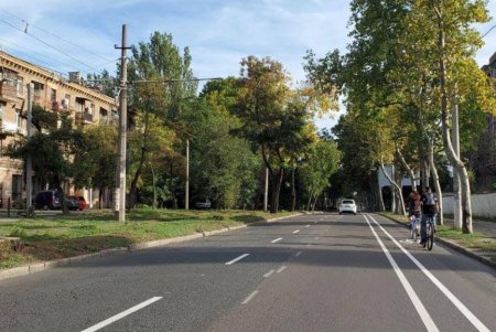 На участке дороги от 5-ст. Большого Фонтана до ул. Академической появилась полоса для общественного транспорта (фото)