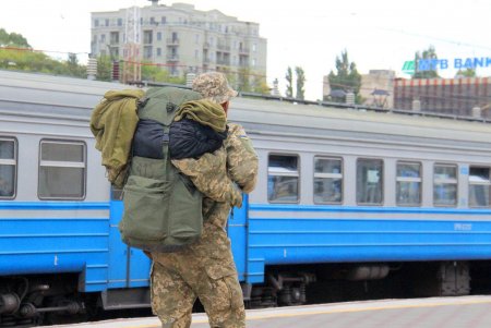 Одесский железнодорожный вокзал стал гостеприимным домом для 210 тысяч беженцев (фоторепортаж)