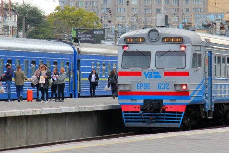 Одесский железнодорожный вокзал стал гостеприимным домом для 210 тысяч беженцев (фоторепортаж)