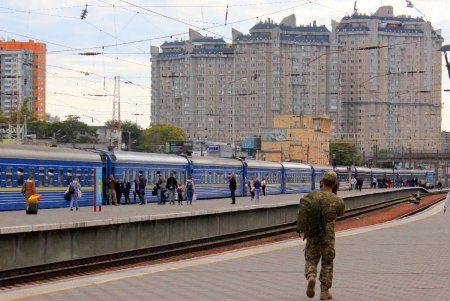 Одесский железнодорожный вокзал стал гостеприимным домом для 210 тысяч беженцев (фоторепортаж)
