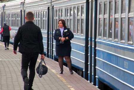 Одесский железнодорожный вокзал стал гостеприимным домом для 210 тысяч беженцев (фоторепортаж)