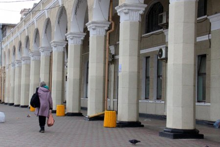 Одесский железнодорожный вокзал стал гостеприимным домом для 210 тысяч беженцев (фоторепортаж)