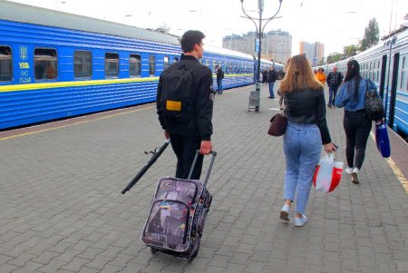 Одесский железнодорожный вокзал стал гостеприимным домом для 210 тысяч беженцев (фоторепортаж)