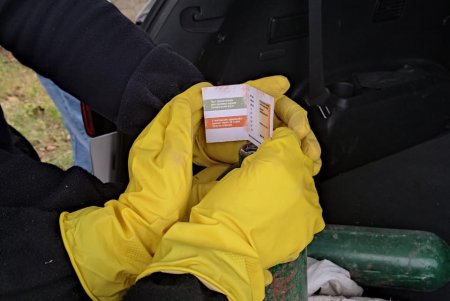 Под Одессой пожилой мужчина пытался продать 70 килограммов ртути за 60 тысяч долларов США (фото, видео)