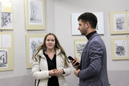 Во Всемирном клубе одесситов открылась выставка работ талантливой студентки семинарии (фоторепортаж)