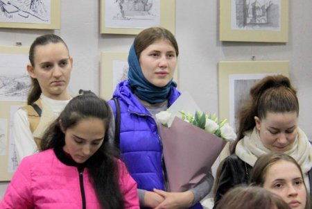Во Всемирном клубе одесситов открылась выставка работ талантливой студентки семинарии (фоторепортаж)