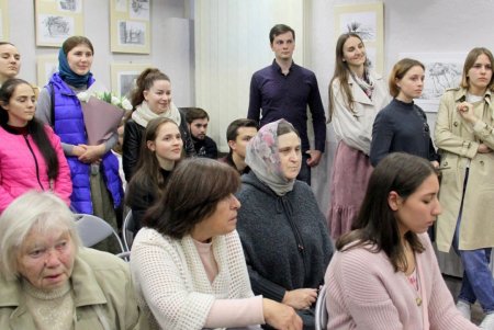 Во Всемирном клубе одесситов открылась выставка работ талантливой студентки семинарии (фоторепортаж)