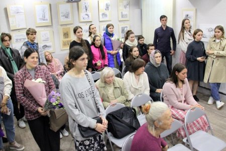 Во Всемирном клубе одесситов открылась выставка работ талантливой студентки семинарии (фоторепортаж)