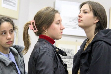 Во Всемирном клубе одесситов открылась выставка работ талантливой студентки семинарии (фоторепортаж)