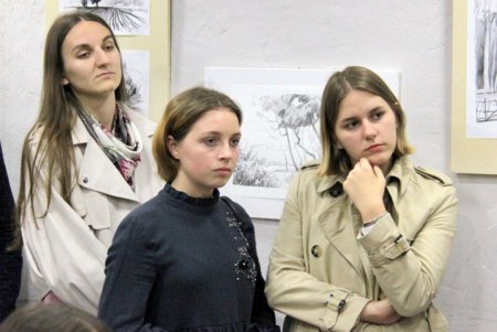 Во Всемирном клубе одесситов открылась выставка работ талантливой студентки семинарии (фоторепортаж)