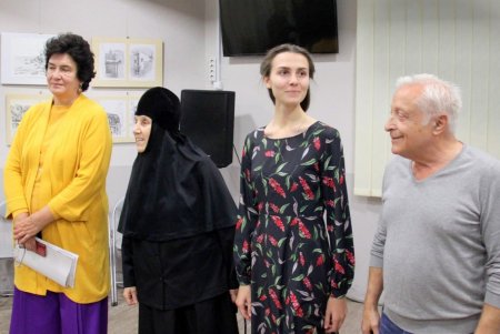 Во Всемирном клубе одесситов открылась выставка работ талантливой студентки семинарии (фоторепортаж)