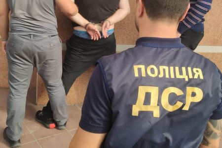 В Одессе частный исполнитель за снятие ареста с автомобиля требовал 500 долларов взятки