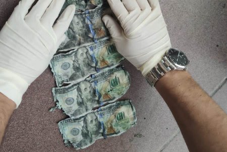В Одессе частный исполнитель за снятие ареста с автомобиля требовал 500 долларов взятки