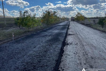 Завершается укладка выравнивающего слоя покрытия на трассе юга Бессарабии, ведущей к молдавской границе (фото)