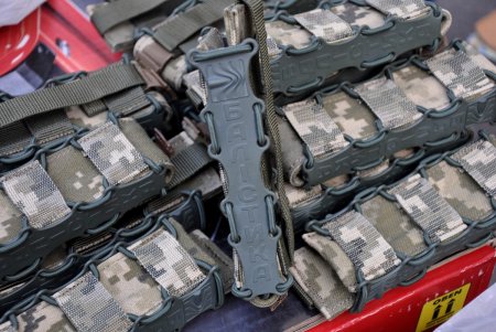 Морские пограничники Одесской области получили снаряжение и гаджеты от волонтеров (фото)