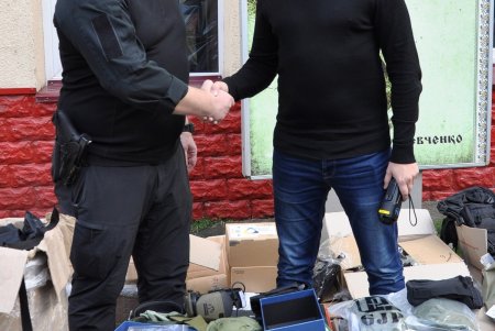 Морские пограничники Одесской области получили снаряжение и гаджеты от волонтеров (фото)