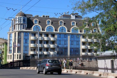 Греческая: от старинных купеческих особняков до современных строений, которые вписались в неповторимую атмосферу известной улицы (фоторепортаж) 