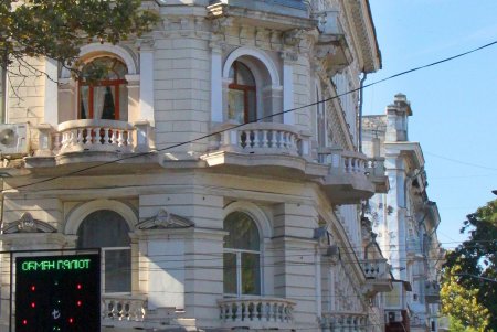 Греческая: от старинных купеческих особняков до современных строений, которые вписались в неповторимую атмосферу известной улицы (фоторепортаж) 
